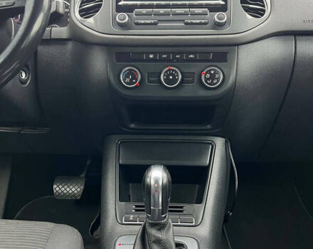 Белый Фольксваген Тигуан, объемом двигателя 2 л и пробегом 199 тыс. км за 12200 $, фото 9 на Automoto.ua