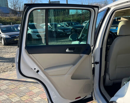 Білий Фольксваген Тігуан, об'ємом двигуна 2 л та пробігом 217 тис. км за 11500 $, фото 14 на Automoto.ua