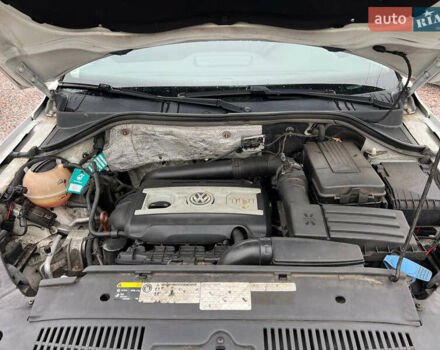 Белый Фольксваген Тигуан, объемом двигателя 2 л и пробегом 199 тыс. км за 12200 $, фото 18 на Automoto.ua