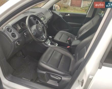 Білий Фольксваген Тігуан, об'ємом двигуна 2 л та пробігом 136 тис. км за 11800 $, фото 26 на Automoto.ua