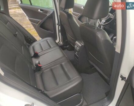 Білий Фольксваген Тігуан, об'ємом двигуна 2 л та пробігом 136 тис. км за 11800 $, фото 15 на Automoto.ua