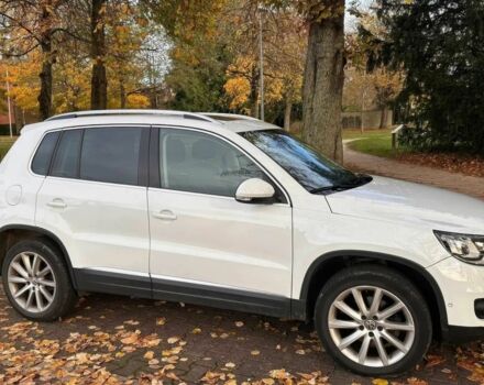 Белый Фольксваген Тигуан, объемом двигателя 2 л и пробегом 86 тыс. км за 10000 $, фото 6 на Automoto.ua