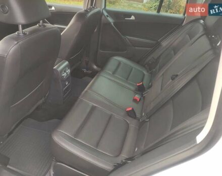 Білий Фольксваген Тігуан, об'ємом двигуна 2 л та пробігом 136 тис. км за 11800 $, фото 25 на Automoto.ua