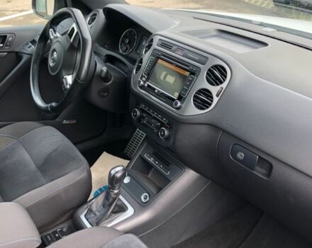 Білий Фольксваген Тігуан, об'ємом двигуна 2 л та пробігом 142 тис. км за 9200 $, фото 14 на Automoto.ua