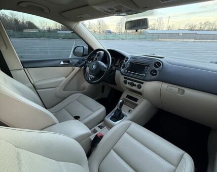 Білий Фольксваген Тігуан, об'ємом двигуна 2 л та пробігом 122 тис. км за 12200 $, фото 17 на Automoto.ua