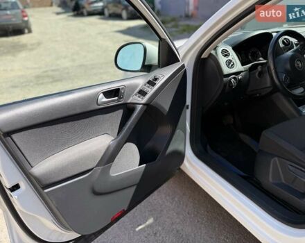 Білий Фольксваген Тігуан, об'ємом двигуна 1.97 л та пробігом 243 тис. км за 10999 $, фото 15 на Automoto.ua