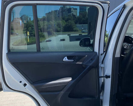 Белый Фольксваген Тигуан, объемом двигателя 1.98 л и пробегом 178 тыс. км за 15000 $, фото 10 на Automoto.ua