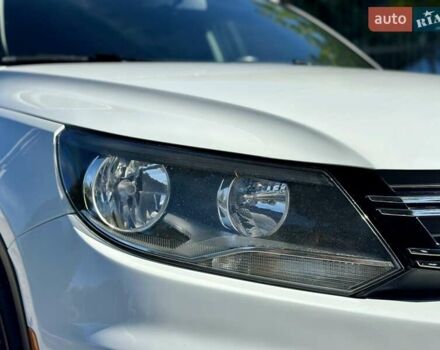 Белый Фольксваген Тигуан, объемом двигателя 2 л и пробегом 228 тыс. км за 12550 $, фото 7 на Automoto.ua