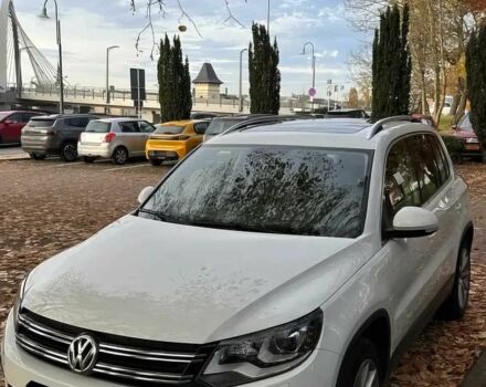 Белый Фольксваген Тигуан, объемом двигателя 2 л и пробегом 86 тыс. км за 10000 $, фото 2 на Automoto.ua