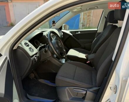 Білий Фольксваген Тігуан, об'ємом двигуна 1.97 л та пробігом 243 тис. км за 10999 $, фото 12 на Automoto.ua