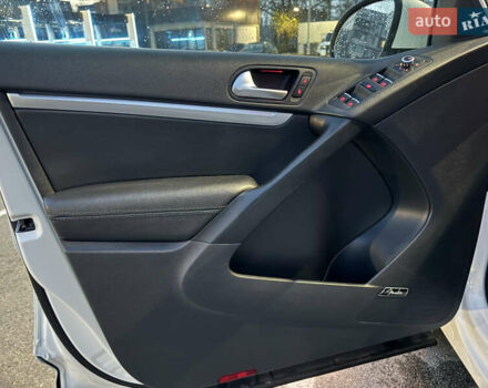 Белый Фольксваген Тигуан, объемом двигателя 1.98 л и пробегом 154 тыс. км за 14999 $, фото 13 на Automoto.ua