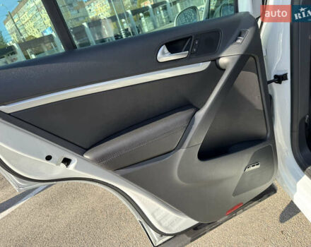 Белый Фольксваген Тигуан, объемом двигателя 1.98 л и пробегом 153 тыс. км за 15800 $, фото 16 на Automoto.ua