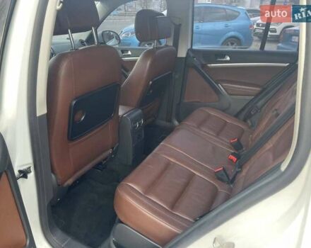 Белый Фольксваген Тигуан, объемом двигателя 1.97 л и пробегом 75 тыс. км за 18000 $, фото 5 на Automoto.ua