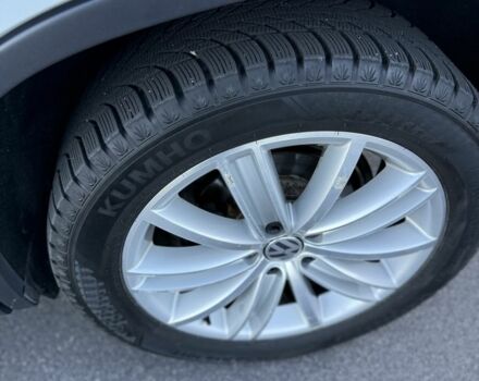 Білий Фольксваген Тігуан, об'ємом двигуна 2 л та пробігом 122 тис. км за 12200 $, фото 11 на Automoto.ua