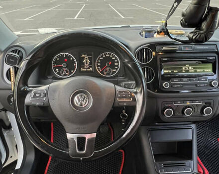 Белый Фольксваген Тигуан, объемом двигателя 1.97 л и пробегом 210 тыс. км за 14000 $, фото 7 на Automoto.ua