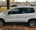 Белый Фольксваген Тигуан, объемом двигателя 2 л и пробегом 86 тыс. км за 10000 $, фото 3 на Automoto.ua