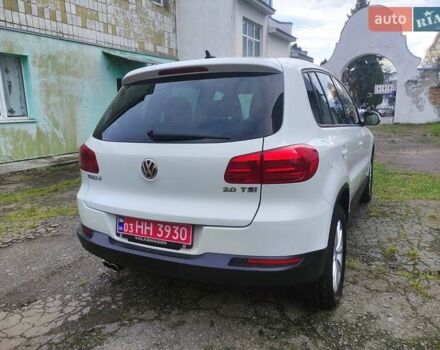 Білий Фольксваген Тігуан, об'ємом двигуна 2 л та пробігом 136 тис. км за 11800 $, фото 4 на Automoto.ua
