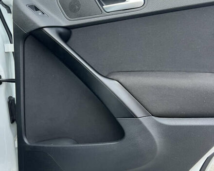 Белый Фольксваген Тигуан, объемом двигателя 1.97 л и пробегом 210 тыс. км за 14000 $, фото 6 на Automoto.ua