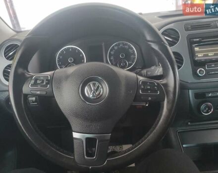 Білий Фольксваген Тігуан, об'ємом двигуна 2 л та пробігом 136 тис. км за 11800 $, фото 30 на Automoto.ua