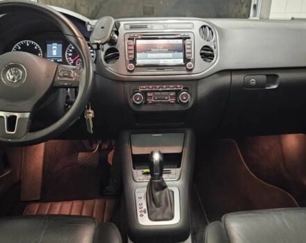 Белый Фольксваген Тигуан, объемом двигателя 2 л и пробегом 86 тыс. км за 10000 $, фото 7 на Automoto.ua