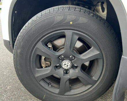 Белый Фольксваген Тигуан, объемом двигателя 1.97 л и пробегом 210 тыс. км за 14000 $, фото 4 на Automoto.ua