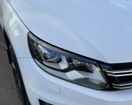 Белый Фольксваген Тигуан, объемом двигателя 1.99 л и пробегом 177 тыс. км за 16900 $, фото 2 на Automoto.ua