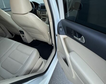 Білий Фольксваген Тігуан, об'ємом двигуна 2 л та пробігом 122 тис. км за 12200 $, фото 15 на Automoto.ua