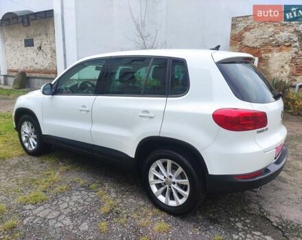 Білий Фольксваген Тігуан, об'ємом двигуна 2 л та пробігом 136 тис. км за 11800 $, фото 2 на Automoto.ua