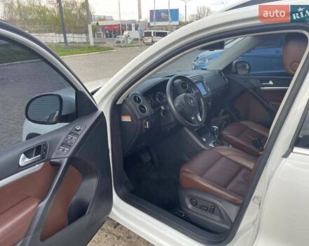 Белый Фольксваген Тигуан, объемом двигателя 1.97 л и пробегом 75 тыс. км за 18000 $, фото 6 на Automoto.ua