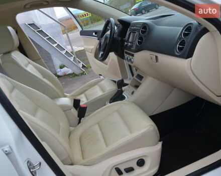 Белый Фольксваген Тигуан, объемом двигателя 2 л и пробегом 156 тыс. км за 12750 $, фото 66 на Automoto.ua