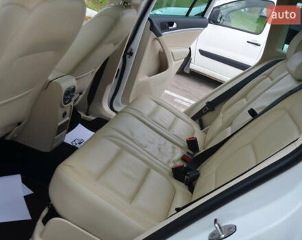 Белый Фольксваген Тигуан, объемом двигателя 2 л и пробегом 156 тыс. км за 12750 $, фото 68 на Automoto.ua