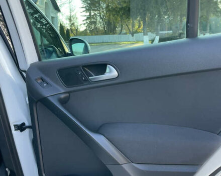 Белый Фольксваген Тигуан, объемом двигателя 2 л и пробегом 283 тыс. км за 10700 $, фото 41 на Automoto.ua