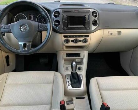 Білий Фольксваген Тігуан, об'ємом двигуна 2 л та пробігом 127 тис. км за 9500 $, фото 9 на Automoto.ua