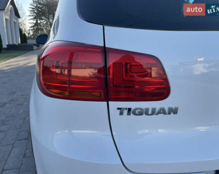 Белый Фольксваген Тигуан, объемом двигателя 2 л и пробегом 283 тыс. км за 10700 $, фото 62 на Automoto.ua