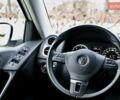 Белый Фольксваген Тигуан, объемом двигателя 2 л и пробегом 130 тыс. км за 16950 $, фото 61 на Automoto.ua