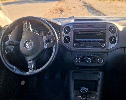 Білий Фольксваген Тігуан, об'ємом двигуна 2 л та пробігом 208 тис. км за 11500 $, фото 2 на Automoto.ua