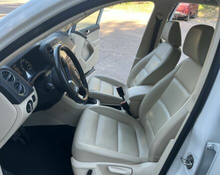 Белый Фольксваген Тигуан, объемом двигателя 2 л и пробегом 52 тыс. км за 14000 $, фото 21 на Automoto.ua