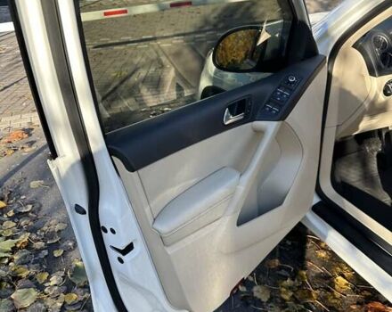 Белый Фольксваген Тигуан, объемом двигателя 1.98 л и пробегом 148 тыс. км за 13800 $, фото 26 на Automoto.ua