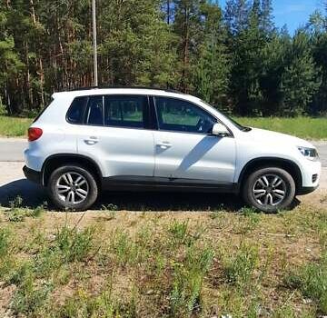 Белый Фольксваген Тигуан, объемом двигателя 1.98 л и пробегом 159 тыс. км за 13000 $, фото 4 на Automoto.ua