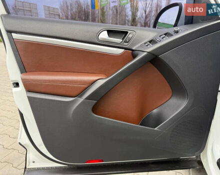 Білий Фольксваген Тігуан, об'ємом двигуна 2 л та пробігом 151 тис. км за 15300 $, фото 19 на Automoto.ua