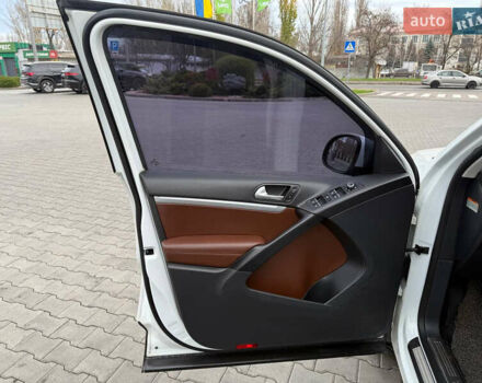 Білий Фольксваген Тігуан, об'ємом двигуна 2 л та пробігом 151 тис. км за 15300 $, фото 18 на Automoto.ua