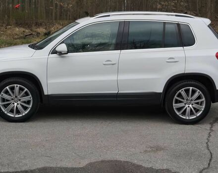 Белый Фольксваген Тигуан, объемом двигателя 2 л и пробегом 75 тыс. км за 9800 $, фото 2 на Automoto.ua