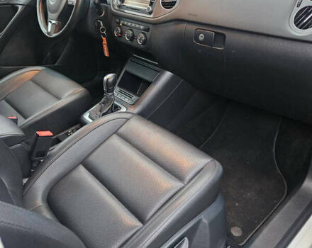 Білий Фольксваген Тігуан, об'ємом двигуна 1.98 л та пробігом 224 тис. км за 11990 $, фото 9 на Automoto.ua