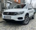 Белый Фольксваген Тигуан, объемом двигателя 2 л и пробегом 130 тыс. км за 14500 $, фото 1 на Automoto.ua