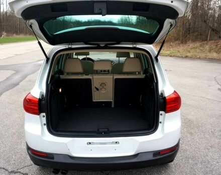 Белый Фольксваген Тигуан, объемом двигателя 2 л и пробегом 75 тыс. км за 9800 $, фото 12 на Automoto.ua