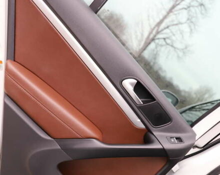 Белый Фольксваген Тигуан, объемом двигателя 2 л и пробегом 130 тыс. км за 16950 $, фото 80 на Automoto.ua