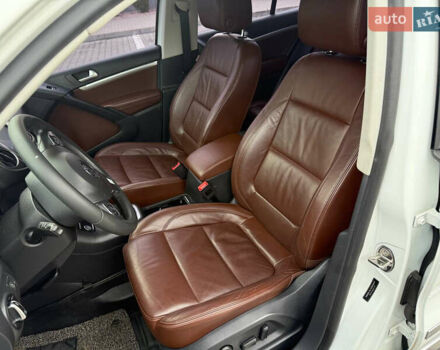 Білий Фольксваген Тігуан, об'ємом двигуна 2 л та пробігом 151 тис. км за 15300 $, фото 22 на Automoto.ua