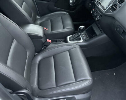 Білий Фольксваген Тігуан, об'ємом двигуна 2 л та пробігом 205 тис. км за 10250 $, фото 24 на Automoto.ua