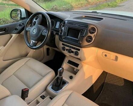 Білий Фольксваген Тігуан, об'ємом двигуна 2 л та пробігом 127 тис. км за 9500 $, фото 6 на Automoto.ua