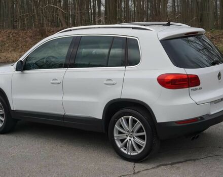 Белый Фольксваген Тигуан, объемом двигателя 2 л и пробегом 75 тыс. км за 9800 $, фото 5 на Automoto.ua